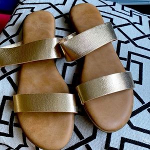 Perfect gold sandal